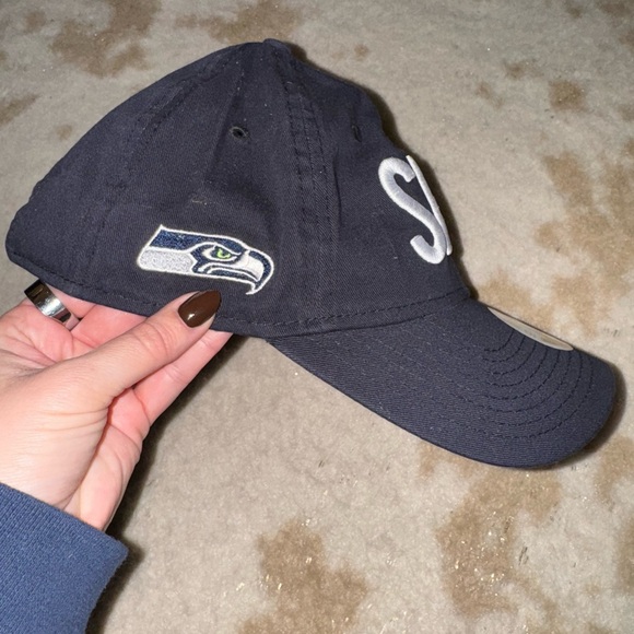 Women’s Seattle Seahawks Adjustable baseball cap - Picture 4 of 4
